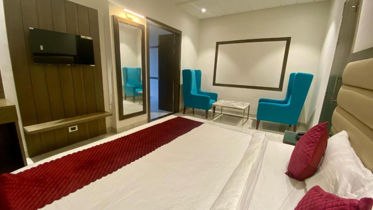 Luxe Resorts - Centrally Heated Air Conditioned Hotel In The Heart Of Kasauli Exterior foto