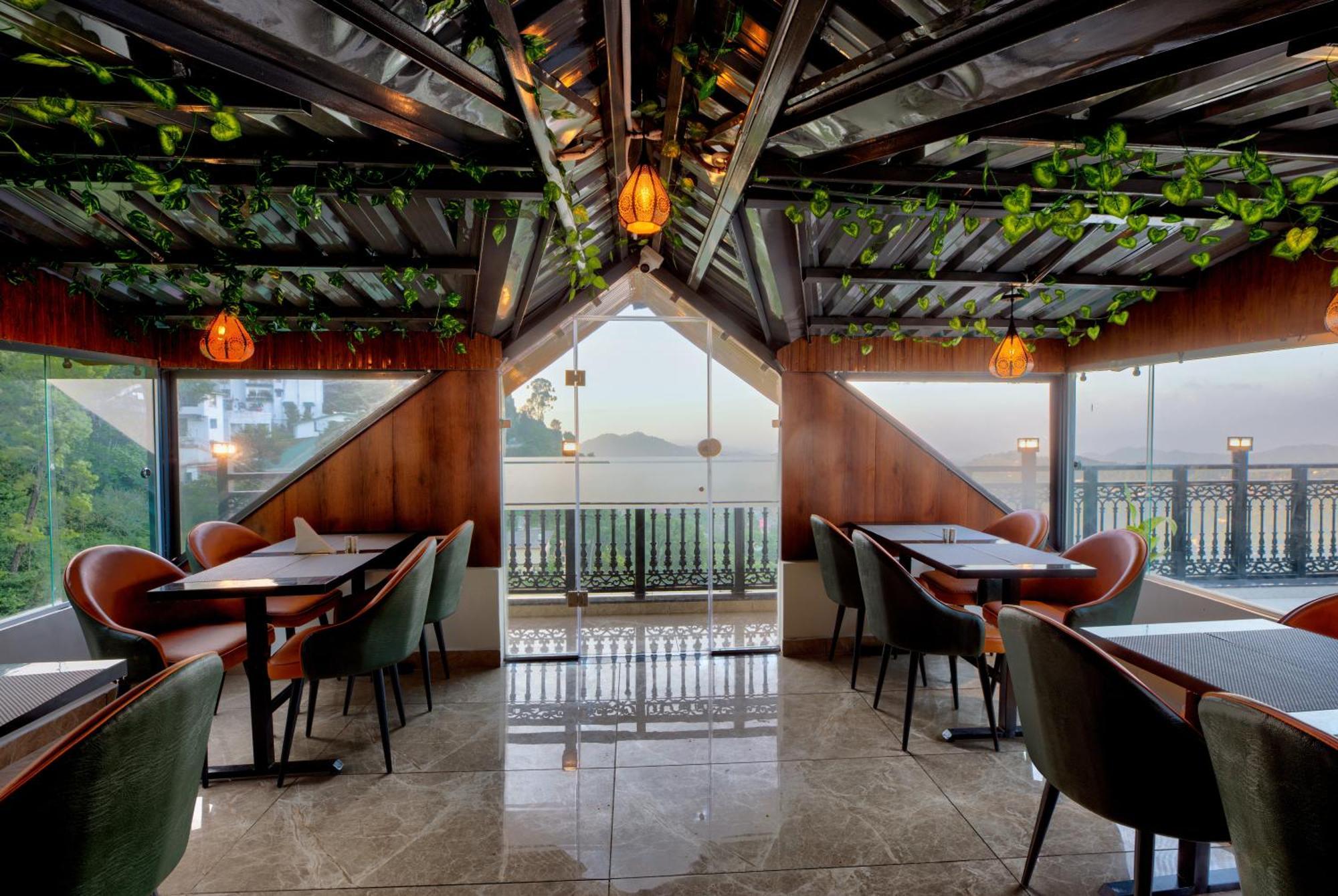 Luxe Resorts - Centrally Heated Air Conditioned Hotel In The Heart Of Kasauli Exterior foto