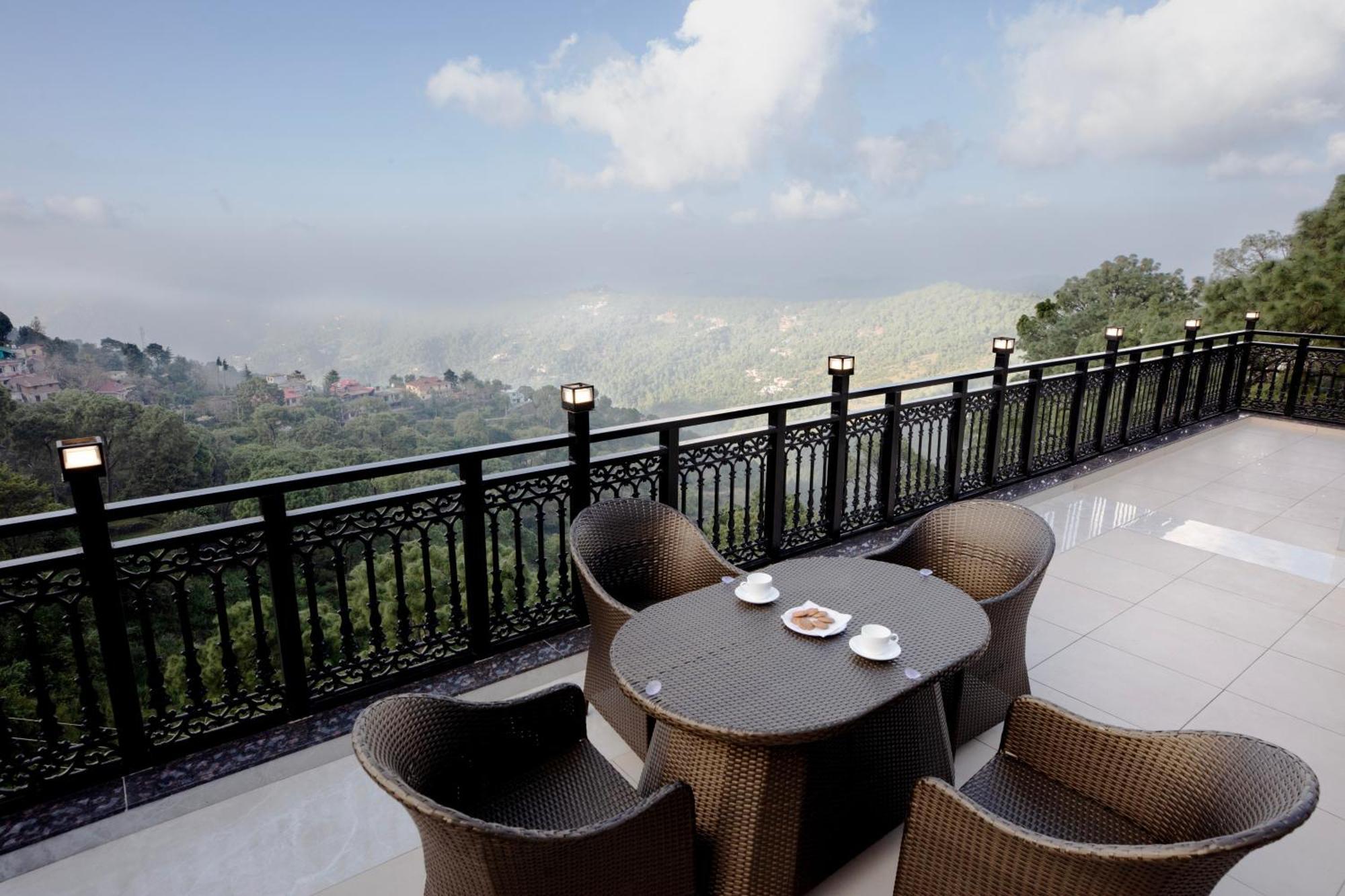 Luxe Resorts - Centrally Heated Air Conditioned Hotel In The Heart Of Kasauli Exterior foto